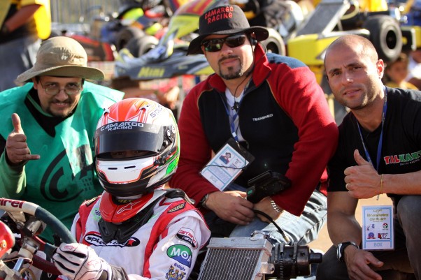 Foto: Flávio Quick – Yurik e os profissionais da equipe Camargo Racing