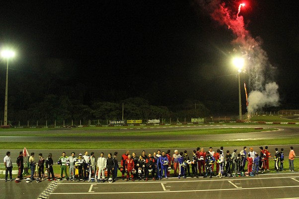 Foto: Flávio Quick - Fogos de artifício e 45 pilotos na abertura do Mineiro.